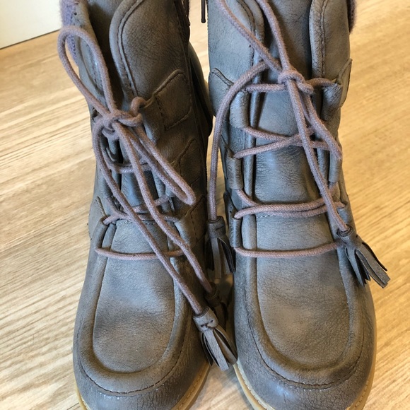 Size 8 High Heeled Bootie - Picture 2 of 7